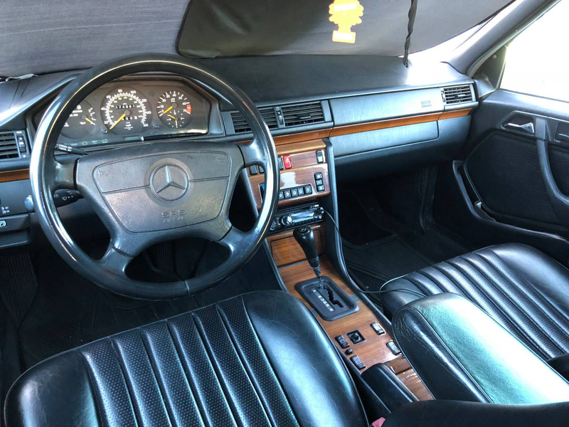 Illustration for article titled At $4,000, Could This 1992 Mercedes 300TE Be Your Long Term Longroof?